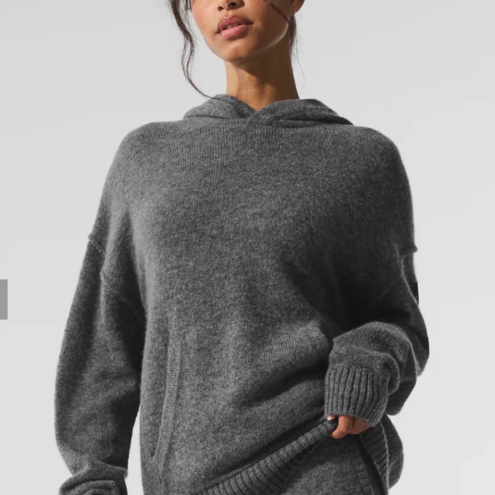 Alo Yoga Women’s Platinum Grey Cashmere New Class Hoodie - U3047R